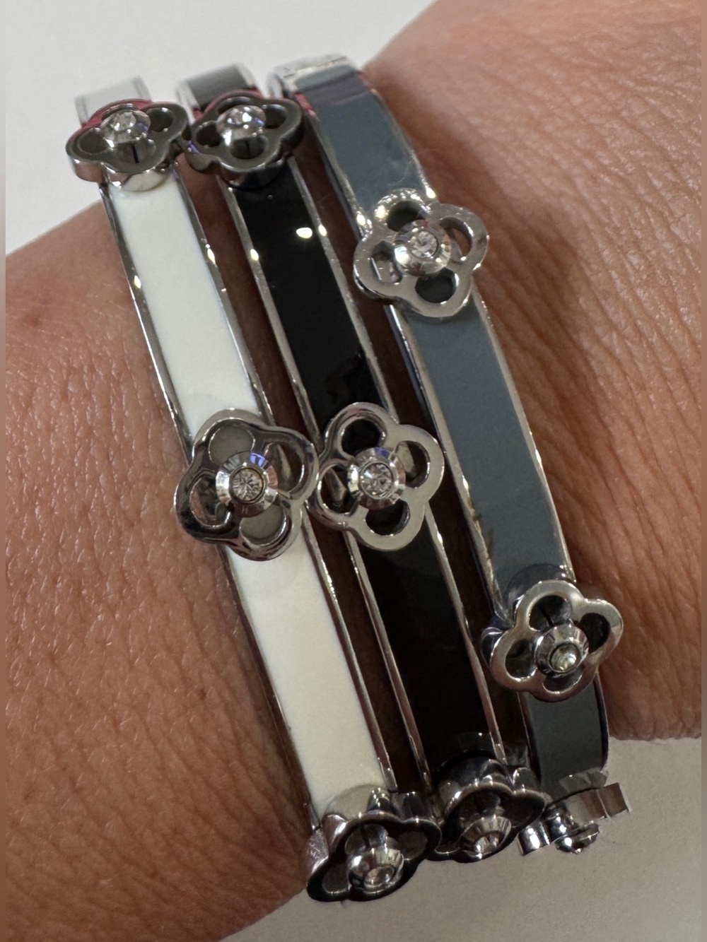 henri bendel Enamel Flower Bangle Trio - White, Black & Gray